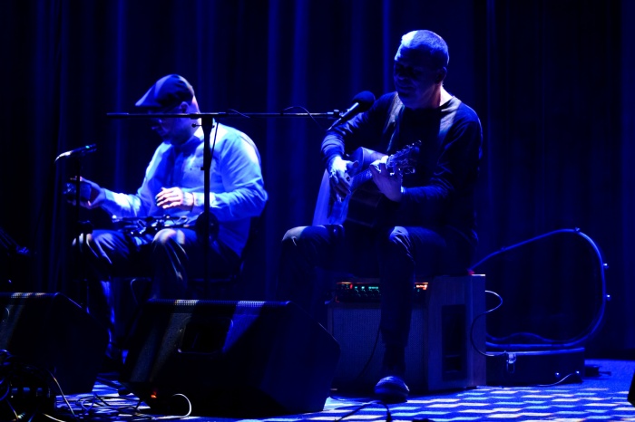 Koncert: Adam Nowak i Akustyk Amigos - Artyści na scenie (od lewej): Jarek Treliński, Tomasz Nowak, Adam Nowak, Karim Martusewicz