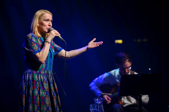 Koncert: Aga Zaryan "Sara" - Koncert w wykonaniu Agi Zaryan - wokal, Davida Dorużki (gitara), Szymona Miki (gitara)